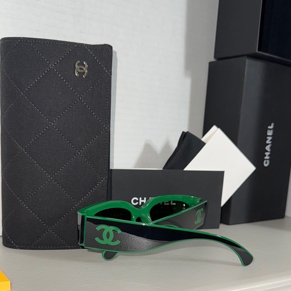 Chanel Green BLACK NEW AUTHENTIC RARE Sunglasses - Picture 2 of 7